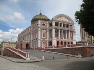 front view of teatro amazonas